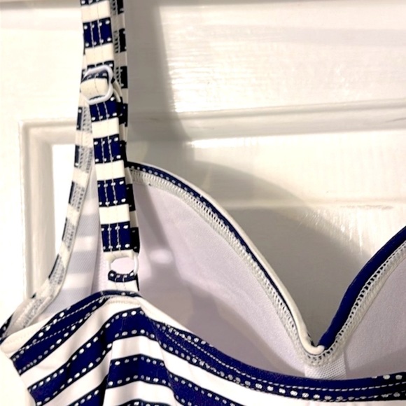 NWOT Women’s Nip Tuck Blue & White Striped Multi Fit Cup One Piece Swimsuit Sz 6 - Picture 8 of 11